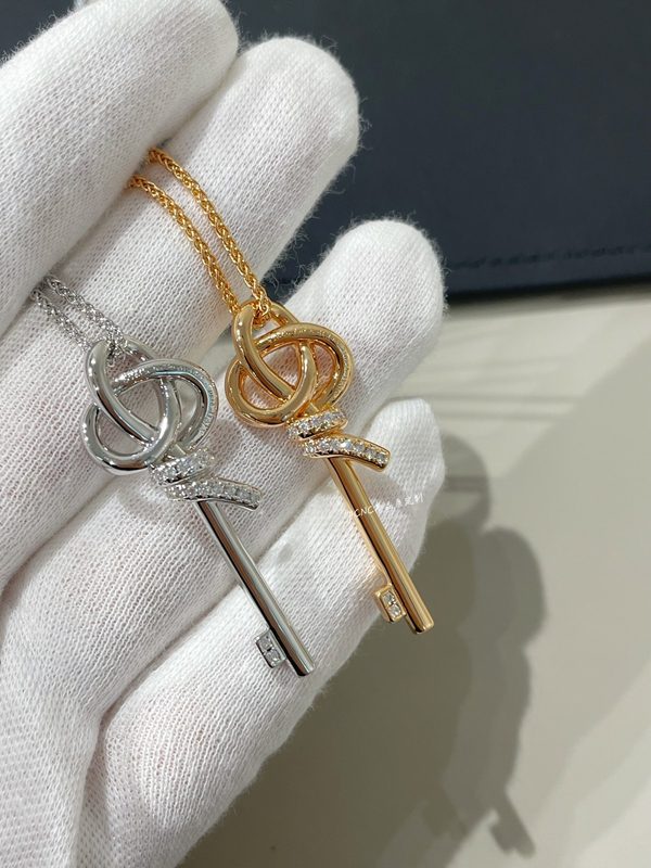 ティファニーアクセサリー背面デザイン